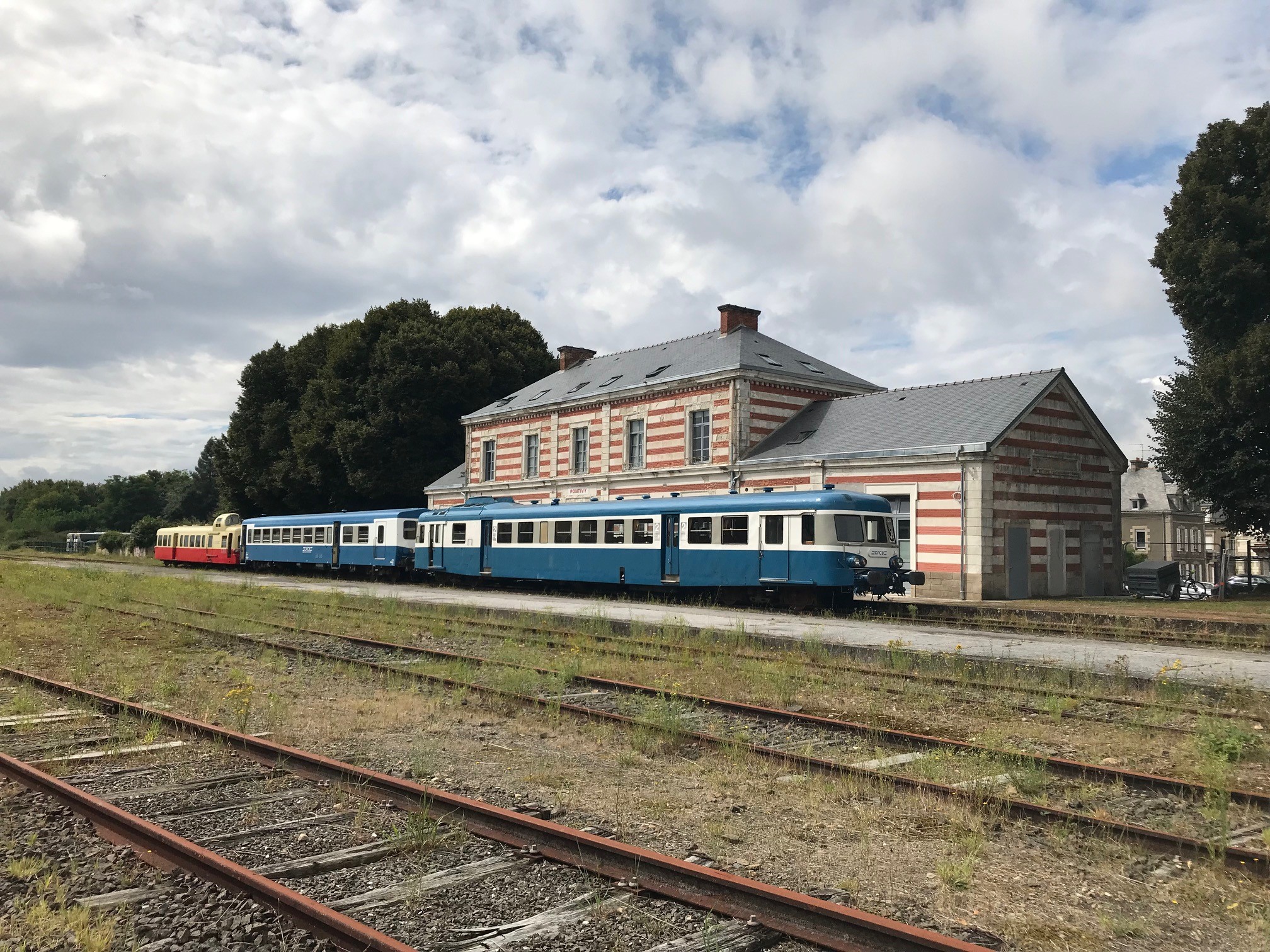 Navettes en autorails historiques au départ de Pontivy