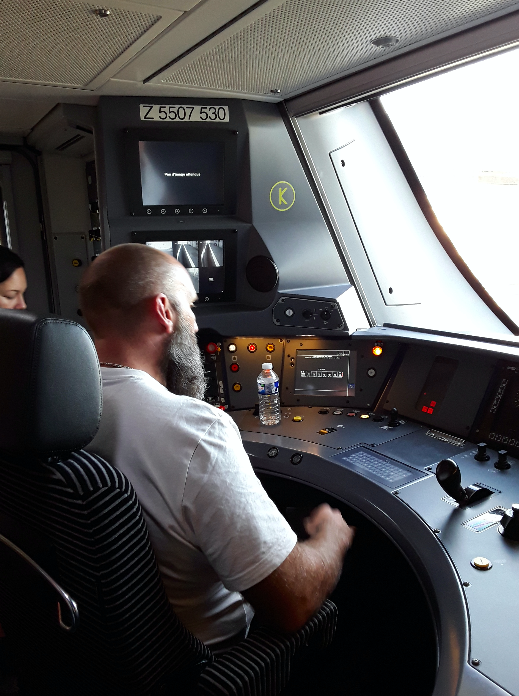 VISITE DE CABINE DE CONDUITE D’UN TRAIN à la Gare de Chartres